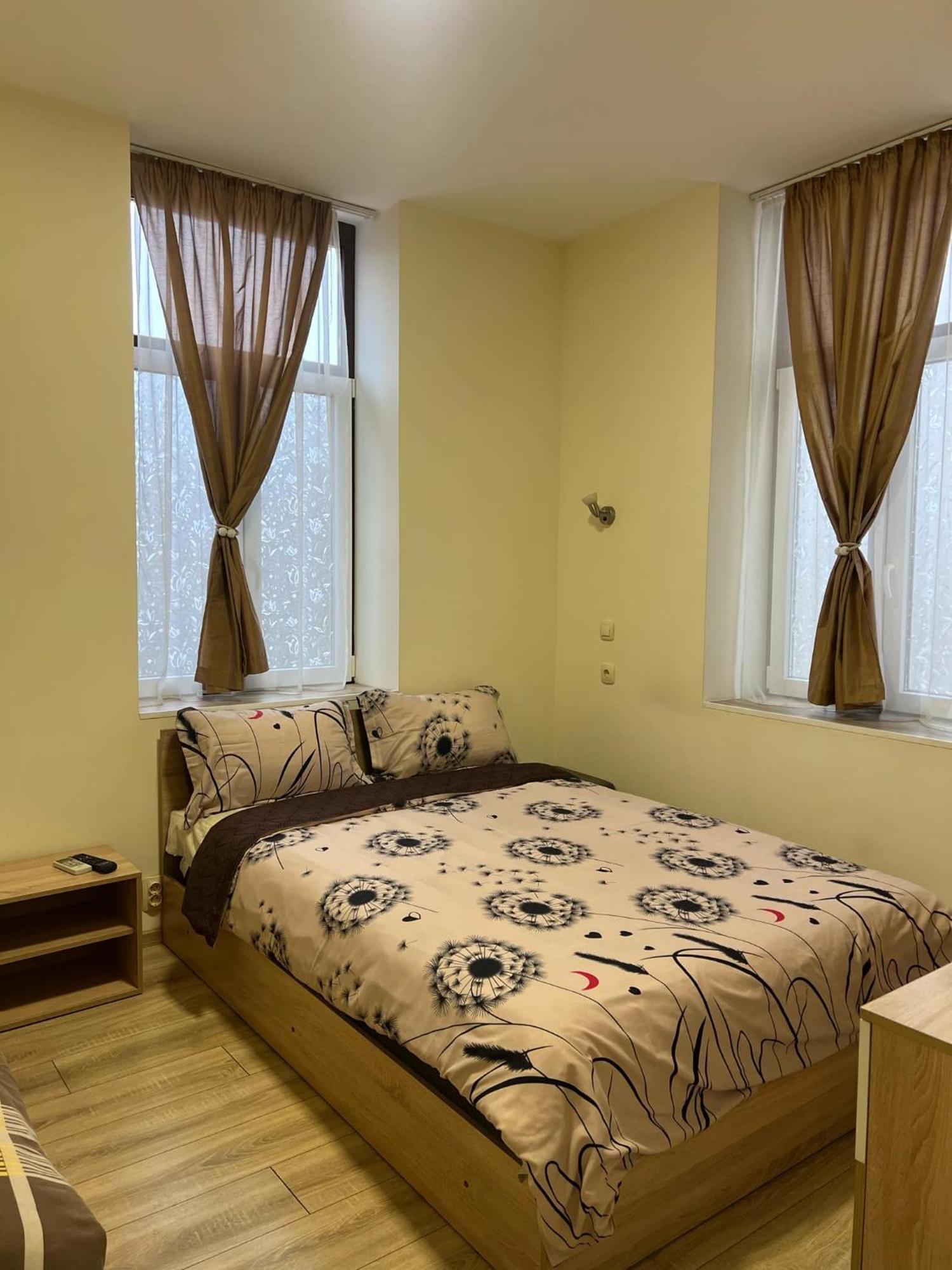 Стонел Appartement Veliko Tarnovo Buitenkant foto